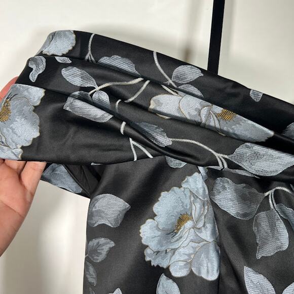 Gal Meets Glam Black and Blue Floral Cora Dress - Picture 6 of 11